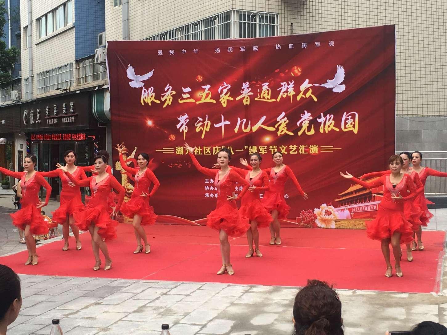 憨豆先生找小熊